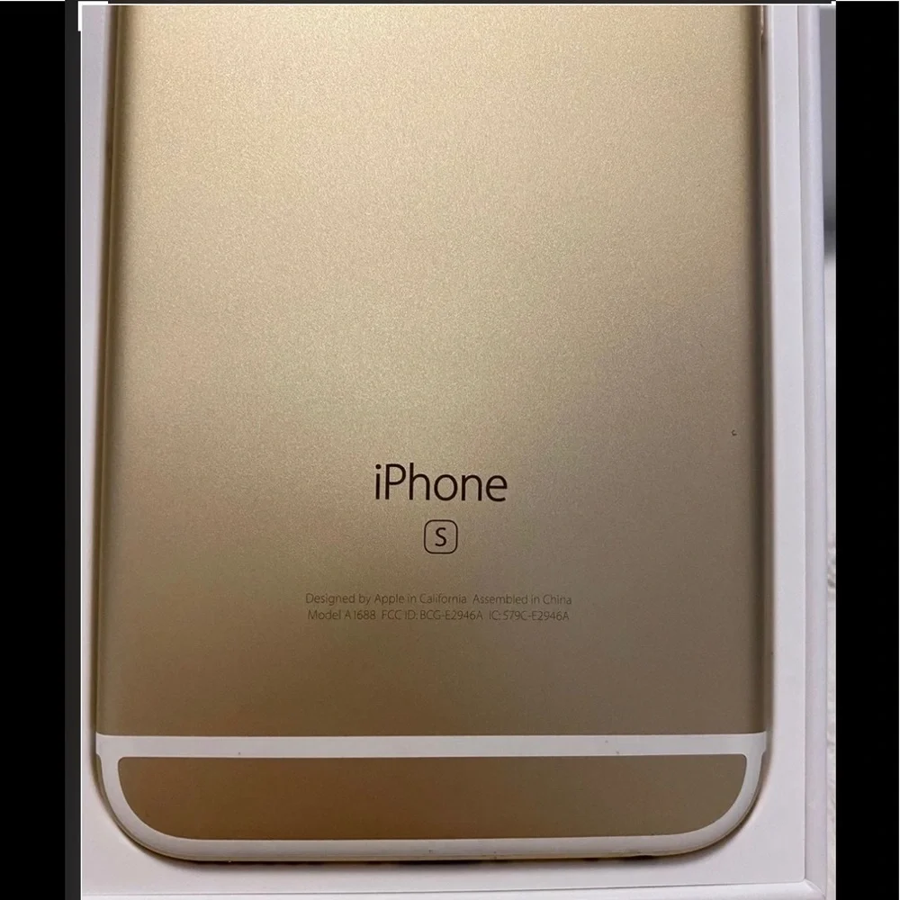 Apple iPhone 6s 32GB gold tone cell phone. Has cracked screen but still works.